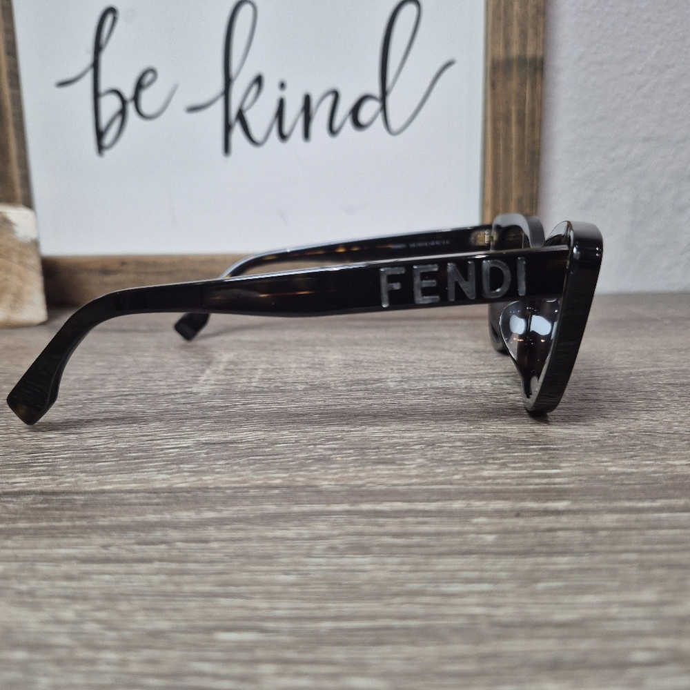 FENDI Sunglasses FE40087U, 55-16 140, Cat Eye, Authentic - Picture 9 of 9